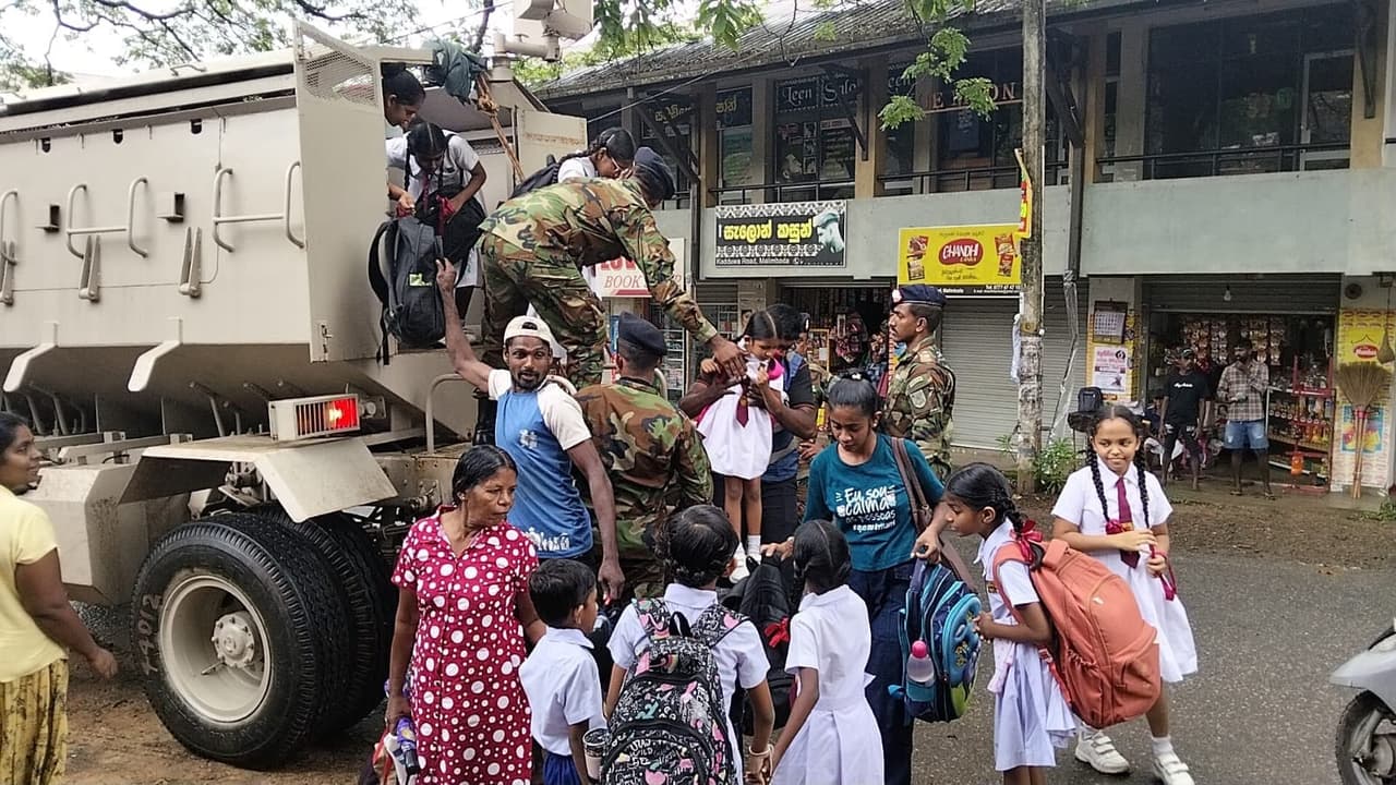 Army assists schoolchildren in flood-hit Malimbada… - image 9