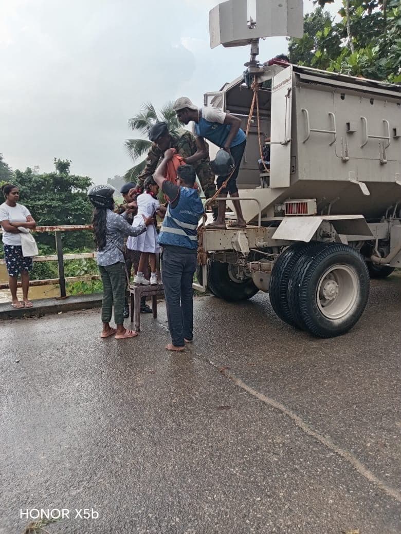 Army assists schoolchildren in flood-hit Malimbada… - image 10