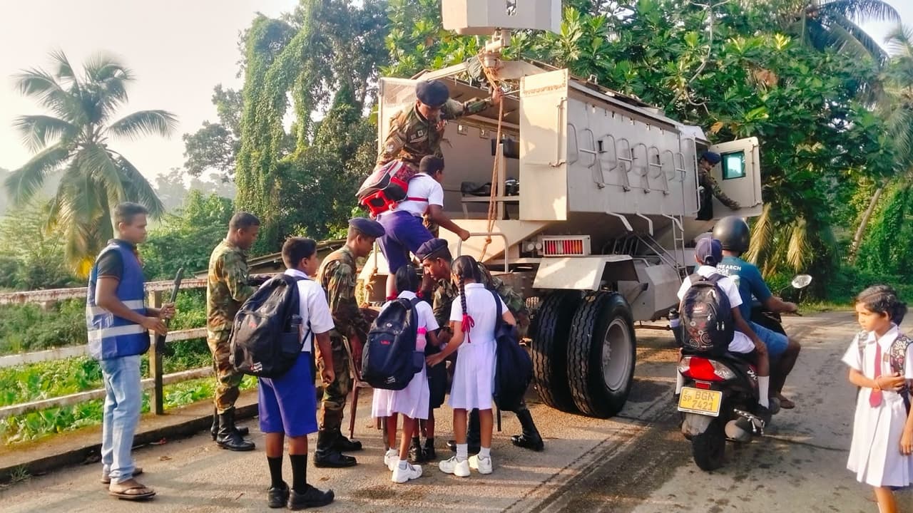 Army assists schoolchildren in flood-hit Malimbada… - image 14
